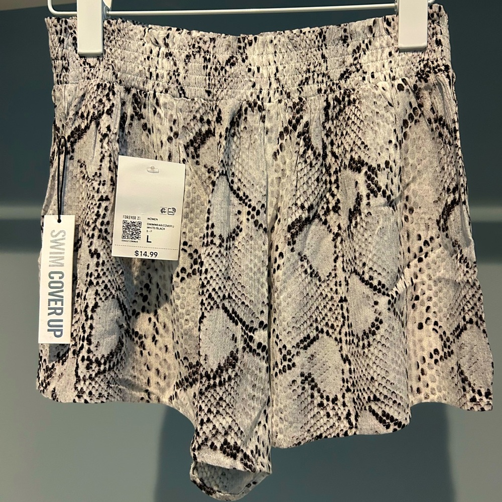 NWT Forever 21 Snakeskin Print Swim Coverup Shorts. Size large. Lightweight.